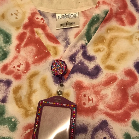 Large gummy bears scrub top 👚🐻 - Picture 6 of 7